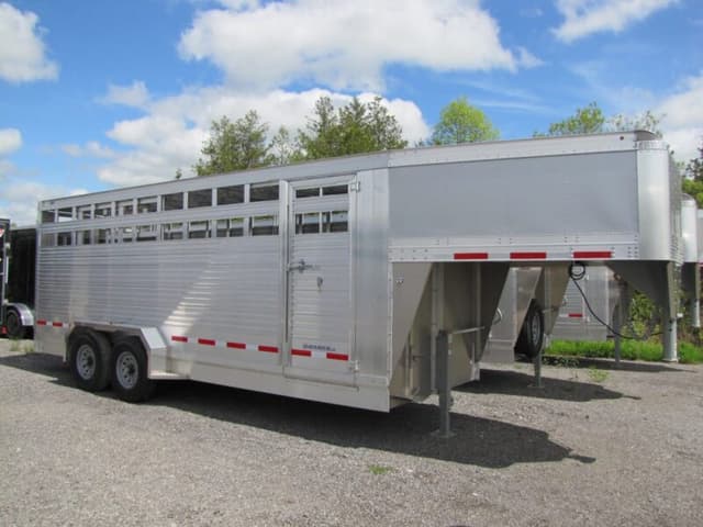 2023 EBY Maverick LS 20′ Gooseneck Livestock Trailer