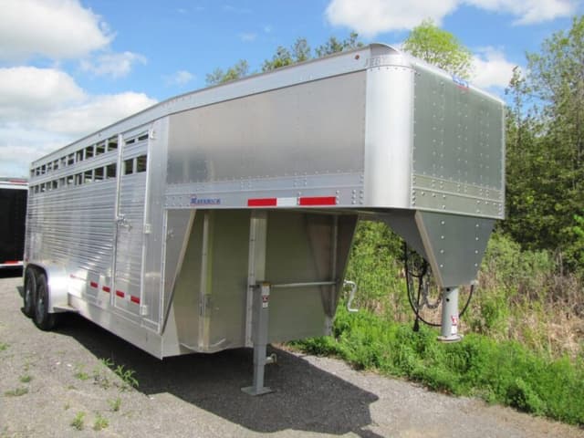 2023 EBY Maverick 20′ Aluminum Gooseneck Livestock Trailer